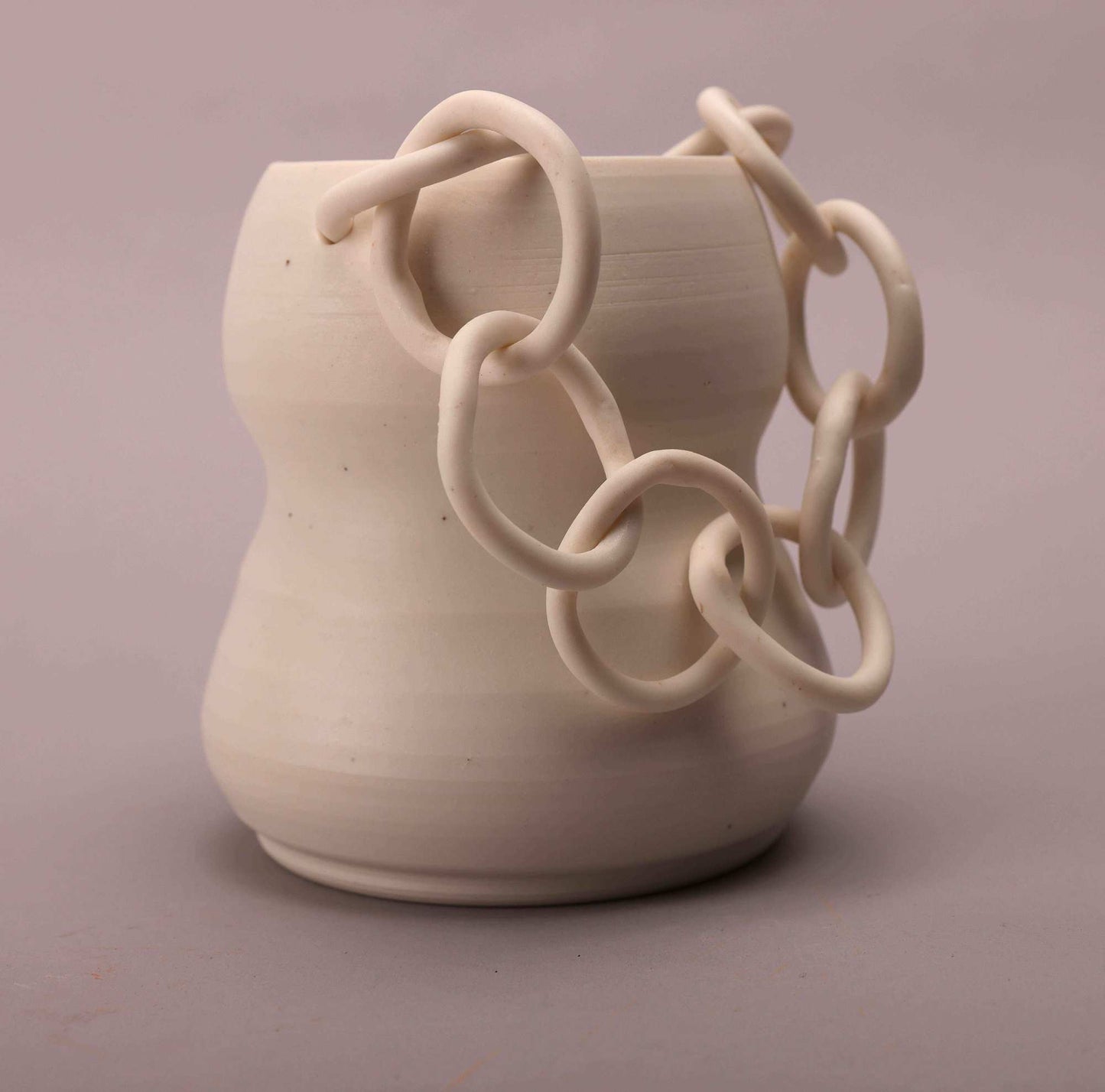 Porcelain chain vase