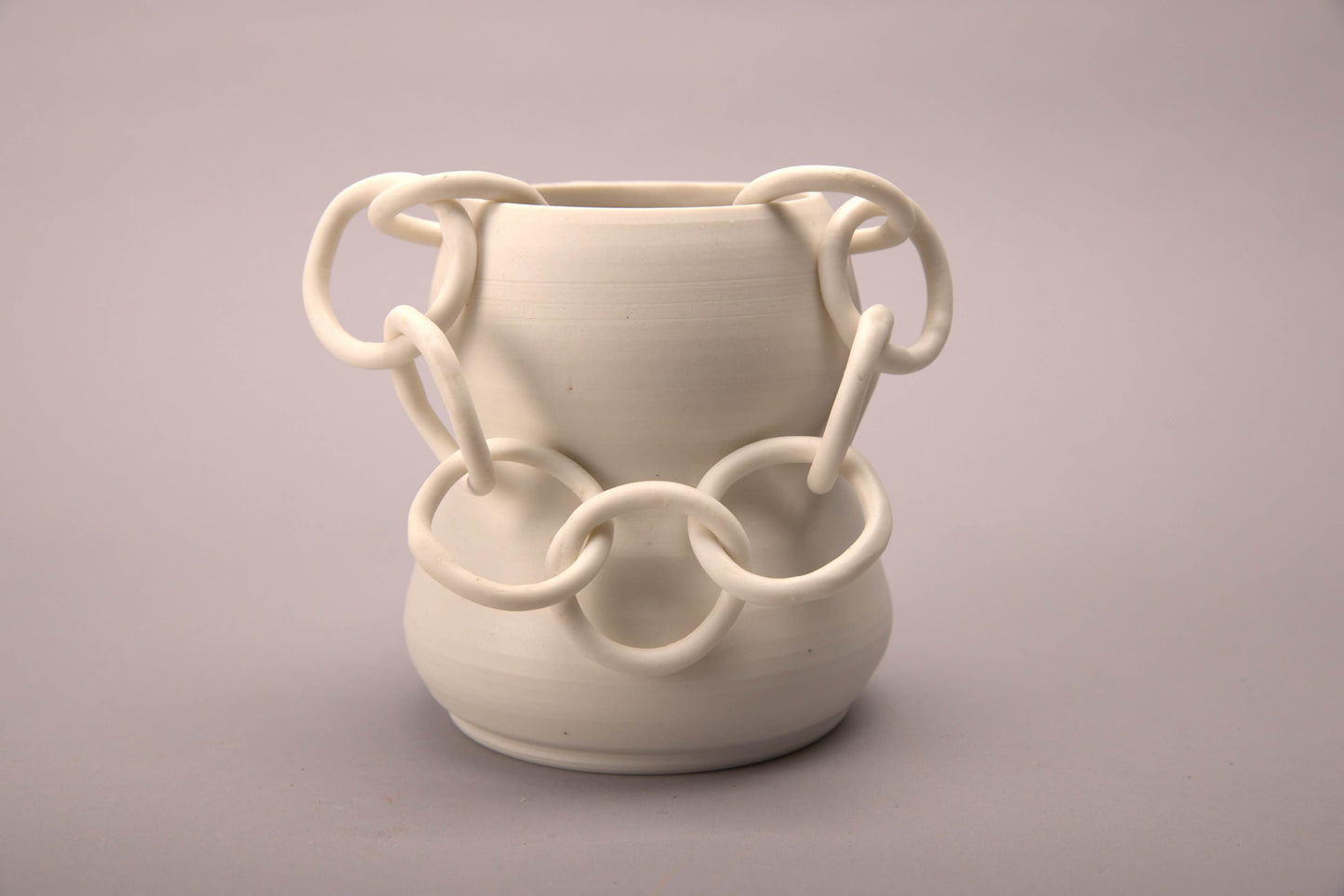 Porcelain chain vase